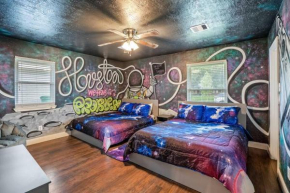 PROLIFIC THEME 3BR SPACIOUS YARD CONTENT GEM